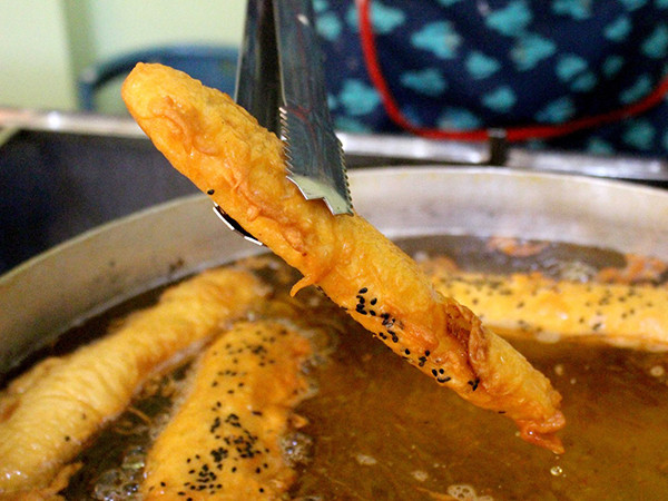 Chuối chiên Sài Gòn "chạy ra" Hà Nội, mỗi chiếc dài đến cả gang tay