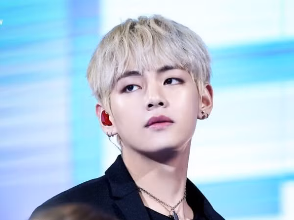 A.R.M.Y hẳn sẽ rất vui khi V (BTS) trở thành chàng trai có gương mặt đẹp nhất thế giới