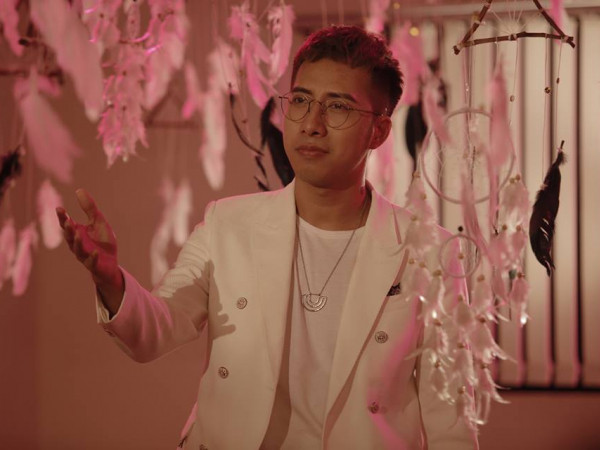 Only C tiếp tục khiến người hâm mộ thổn thức với MV nhạc phim "Yêu đi, đừng sợ!" 