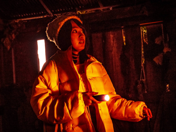 Phim điện ảnh "Ngôi làng tử khí" bật mí cái kết khủng khiếp cho những ai lén đột nhập