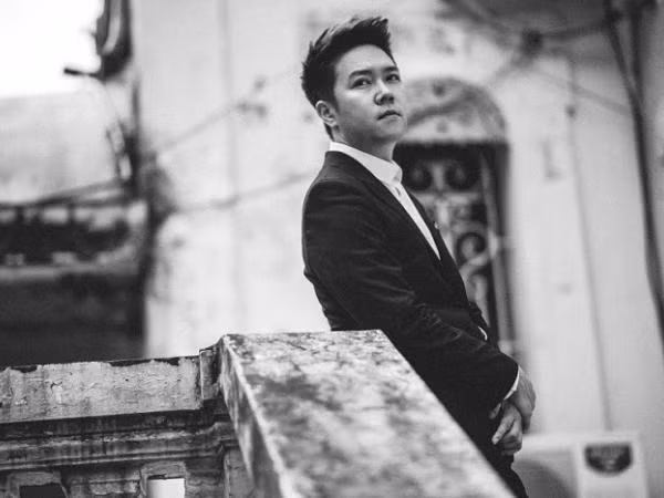 "Hoàng tử tình ca" Lê Hiếu trở lại với một sáng tác cực hay của hit-maker Khắc Hưng