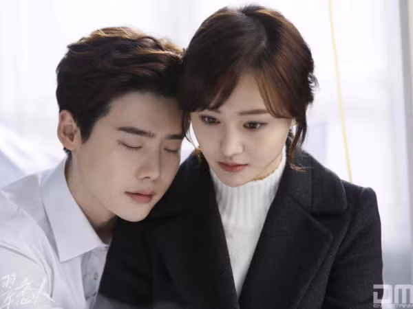 Lee Jong Suk và Trịnh Sảng vô cùng đẹp đôi trong "Người tình phỉ thúy"