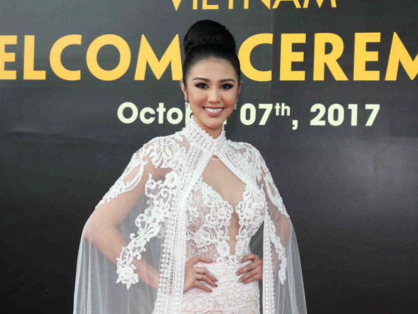 Đương kim Hoa hậu Hòa bình 2016 đẹp không tì vết tham gia chuỗi sự kiện HHHB 2017
