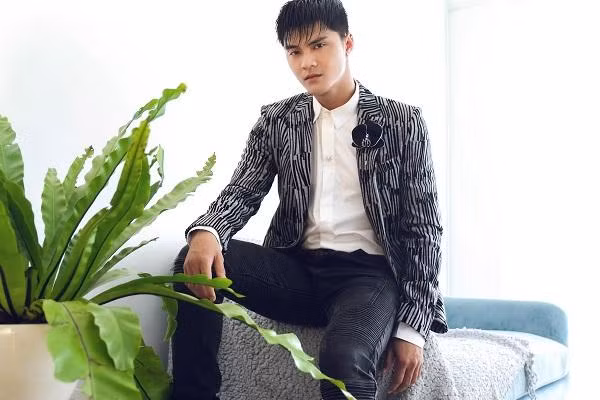Lâm Vinh Hải khoe vẻ nam tính, lịch lãm trong bộ ảnh mới