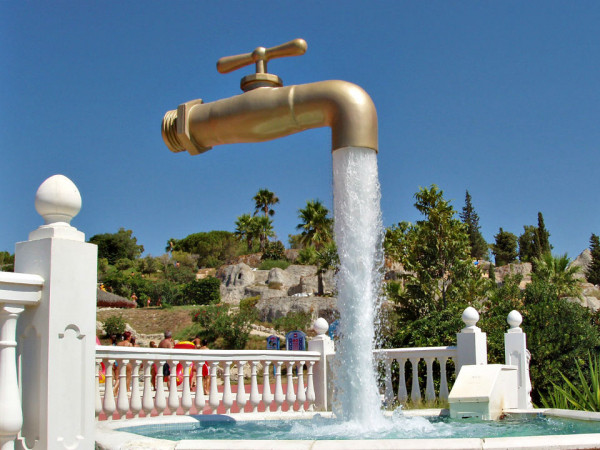 Mùa Hè sẽ trở nên mát mẻ hơn với những đài phun nước đẹp tuyệt vời này