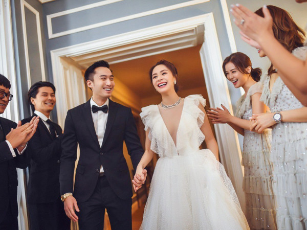 Fan rơi nước mắt khi cuối cùng Chung Hân Đồng cũng cập bến bờ hạnh phúc