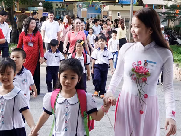 Chương trình giáo dục mới: Học sinh lớp 1 sẽ làm gì cả ngày ở trường?