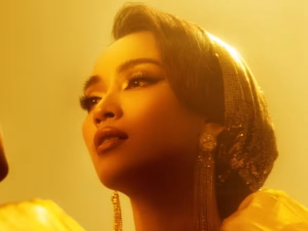 Tung bộ ảnh đậm chất Ba Tư, Ái Phương xác nhận lồng tiếng cho công chúa Jasmine trong "Aladdin"