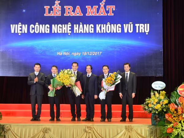 Viettel hợp tác ĐH Quốc gia HN đào tạo công nghệ hàng không vũ trụ