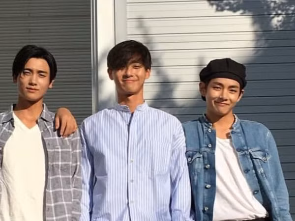 V (BTS) đúng là cậu em trai siêu ngọt siêu lầy của hai mỹ nam họ Park