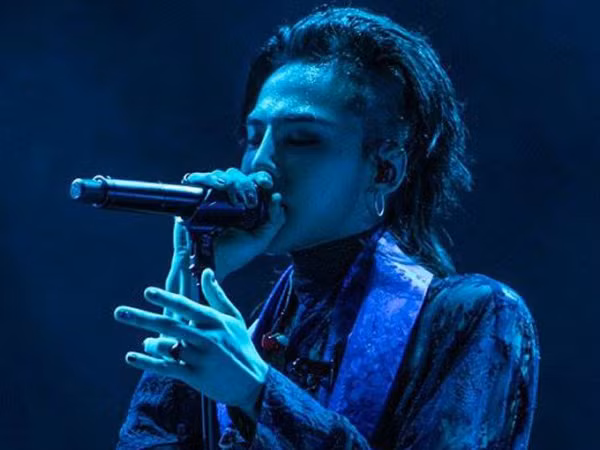 G-Dragon bị ép rời khỏi bệnh viện quân đội dù vẫn đang cần chữa trị đầu gối