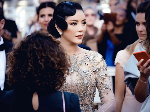 Lý Nhã Kỳ lại gây sửng sốt với phong cách quý tộc của các minh tinh thập niên 50 - 60