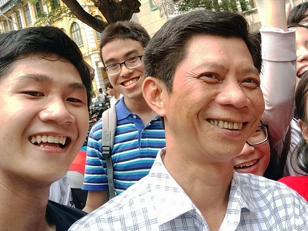 Lý do teen chuyên Trần Đại Nghĩa, TP.HCM khóc khi chia tay thầy Hiệu trưởng sẽ khiến bạn bất ngờ