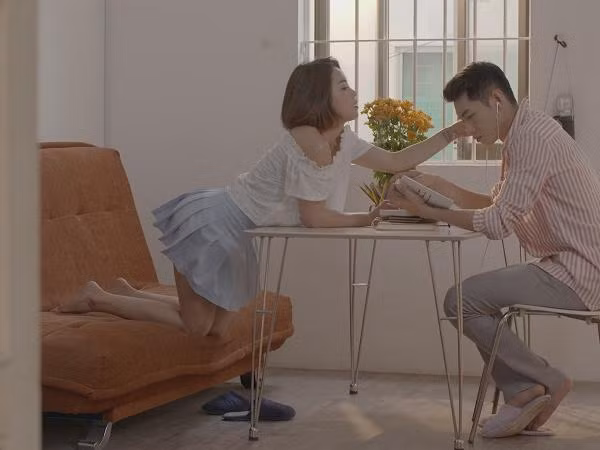 Quang Đăng được Thái Trinh tặng ca khúc mới sáng tác và cùng nhau quay MV