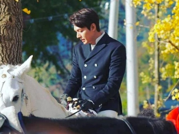 Không hổ danh nam thần cực phẩm, Lee Min Ho đẹp như tranh trong phim mới