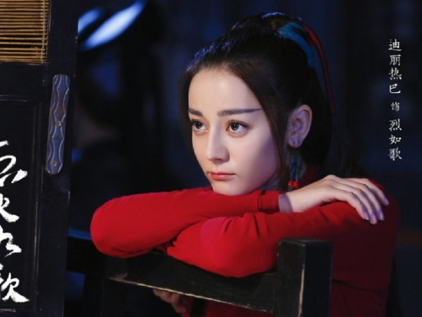 “Liệt Hỏa Như Ca”: Lông mày thế này mà vẫn xinh, chỉ có thể là Địch Lệ Nhiệt Ba