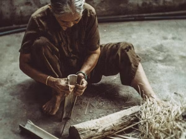 Những mốc thời gian hạnh phúc: Chỉ còn con và cây sầu đâu