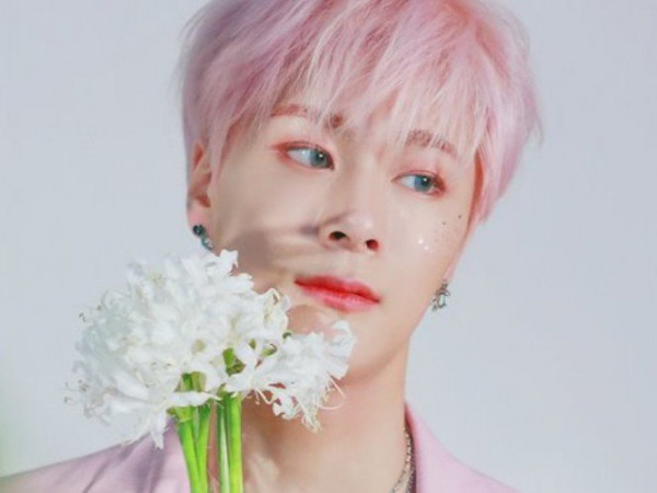 Phía sau mái tóc hồng nổi bật của Moonbin (Atsro) là rất nhiều nỗi niềm khó nói
