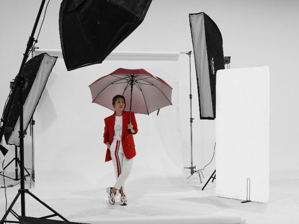 Khán giả thích thú với loạt ảnh hậu trường buổi chụp hình của Mỹ Tâm