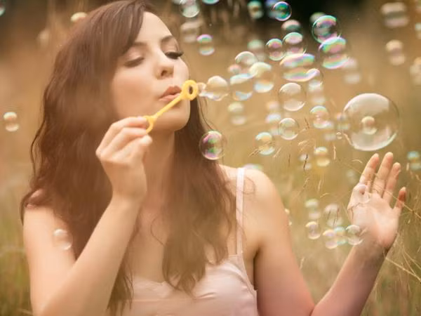 Khám phá bản thân: Thả giấc mơ theo bong bóng cầu vồng