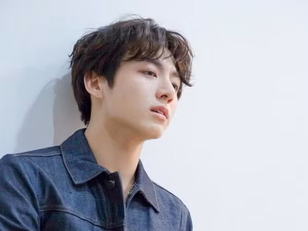 Một fan cuồng gọi điện quấy rối khi Jungkook (BTS) livestream và cái kết