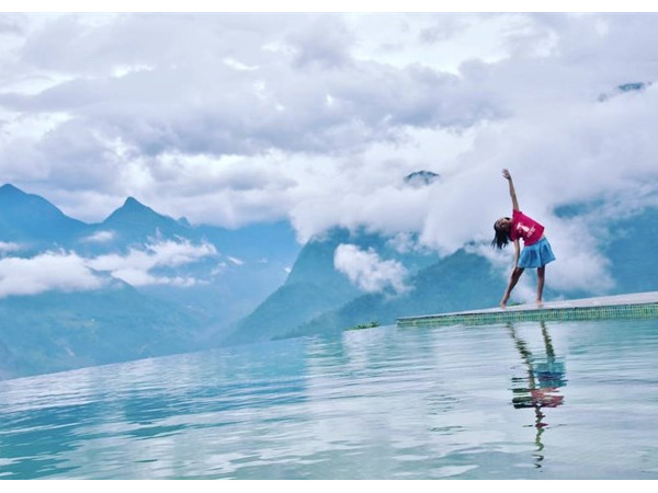 Chán đi tắm biển mùa Hè, giới trẻ lại rủ nhau lên Sapa vẫy vùng giữa "bể bơi vô cực"