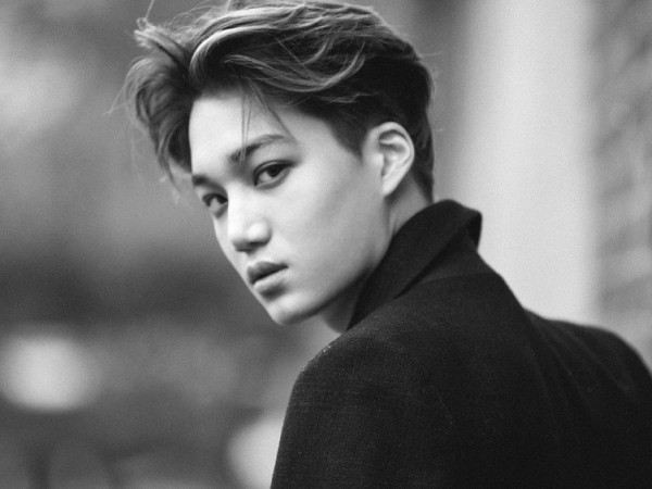 Bố của Kai qua đời, các thành viên EXO dời lịch trình đến viếng