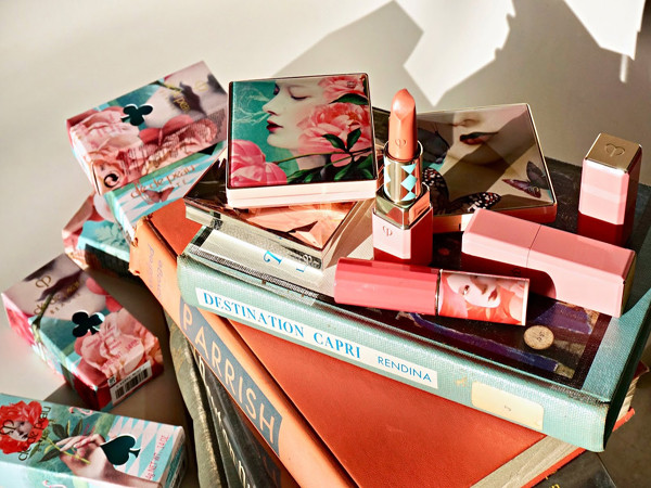 Bộ trang điểm đẹp rụng rời của Clé de Peau lấy cảm hứng từ hồng hạc và những bộ bài!