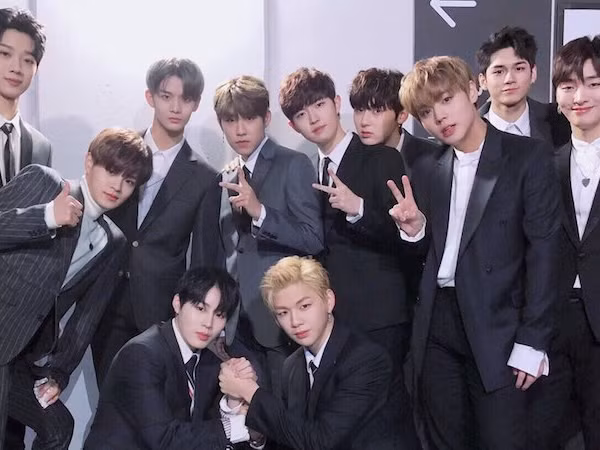 Tranh luận quanh chuyện fan nữ lớp 9 của Wanna One bị bố phá nát cả "gia tài" goodie chục triệu