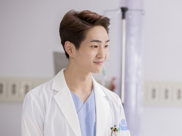 Bật mí những lý do khiến bạn phải suy nghĩ khi "crush" một anh chàng học Y nào!