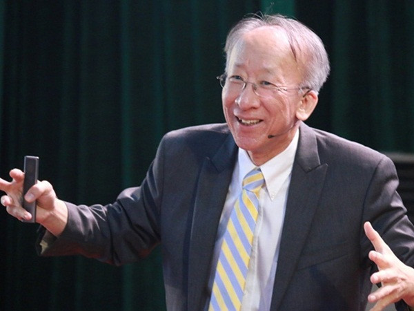 Giáo sư Hàn Quốc khuyến khích trẻ sai lầm, phát "phao thi" cho sinh viên