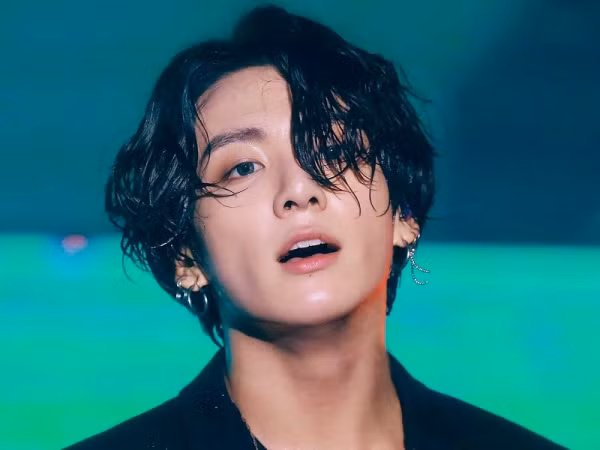 Kỳ nghỉ dài vừa kết thúc, Jungkook (BTS) lộ ảnh làm bùng nổ tin đồn hẹn hò