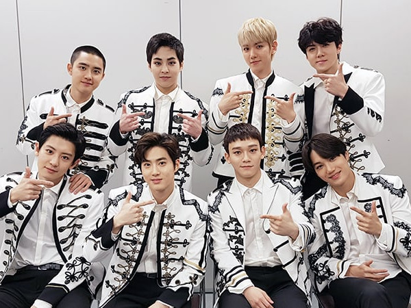 Các chàng trai EXO đã nói gì, vào khoảnh khắc nhóm bước qua “lời nguyền 7 năm”?