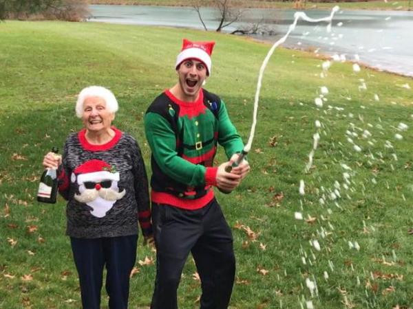 Người bà "xì tin dâu" nhất năm đây rồi!