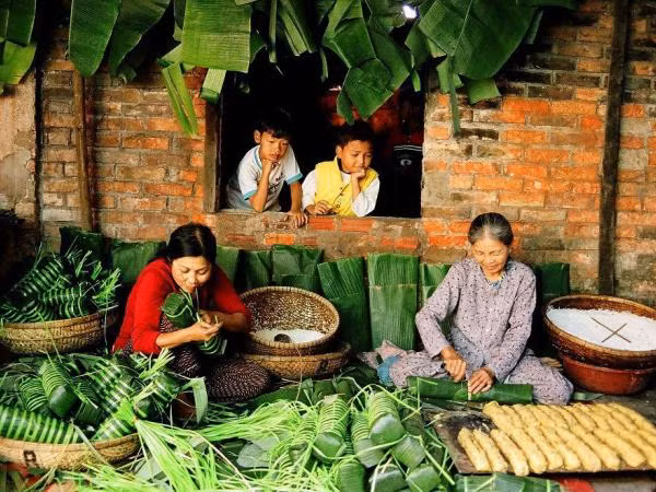 Những mốc thời gian hạnh phúc: Từng khoảnh khắc Tết ùa về trước mắt
