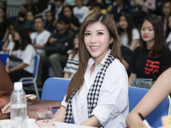Trang Pháp chia sẻ bí quyết khởi nghiệp cho hàng trăm sinh viên
