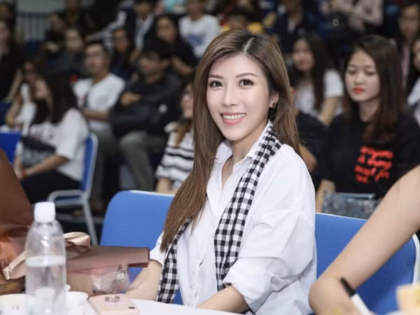 Trang Pháp chia sẻ bí quyết khởi nghiệp cho hàng trăm sinh viên