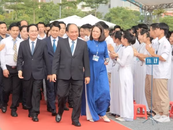 Thủ tướng Nguyễn Xuân Phúc: Dạy chữ đã quan trọng, dạy đức càng quan trọng hơn