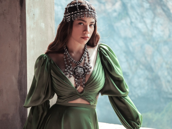 Hồ Ngọc Hà hé lộ poster đậm chất nữ hoàng cùng teaser nhạc mới đầy ấn tượng