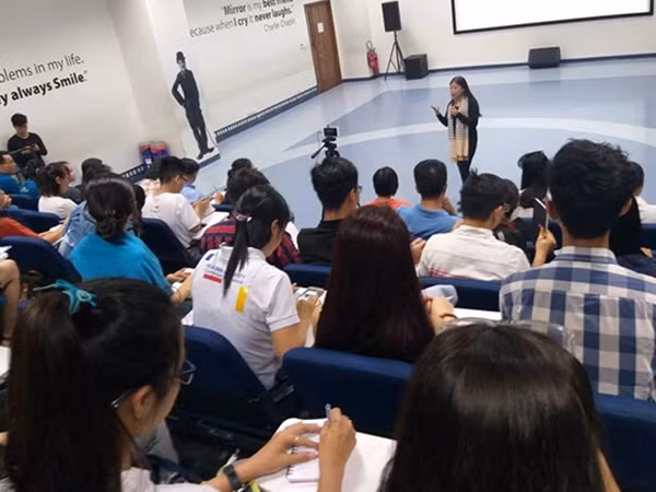 "Tôi thủ khoa 2 đại học, nhưng ra trường không biết gì"