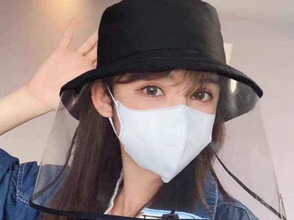 Chiếc "mũ phòng dịch" Covid-19, tưởng kỳ cục nhưng lại đang là hot trend