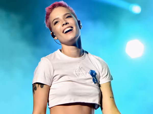 Album mới bị chê, Halsey tức mình dẹp luôn các hoạt động phỏng vấn với truyền thông 