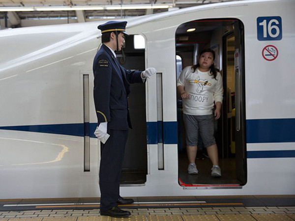 Nhật Bản: Công ty đường sắt xin lỗi vì... tàu khởi hành sớm 25 giây