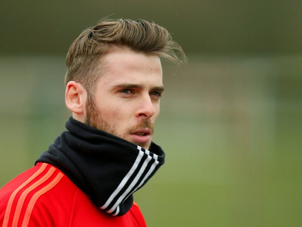 Những kiểu tóc thời thượng của chàng thủ môn điển trai nhất thế giới