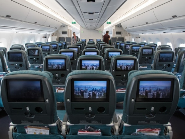 Tại sao các chuyến bay dù không có khách vẫn phải cất cánh trong mùa dịch virus corona?