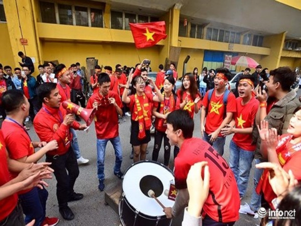 Sở GD & ĐT TP.HCM nhắc nhở học sinh không quá khích khi cổ vũ bóng đá