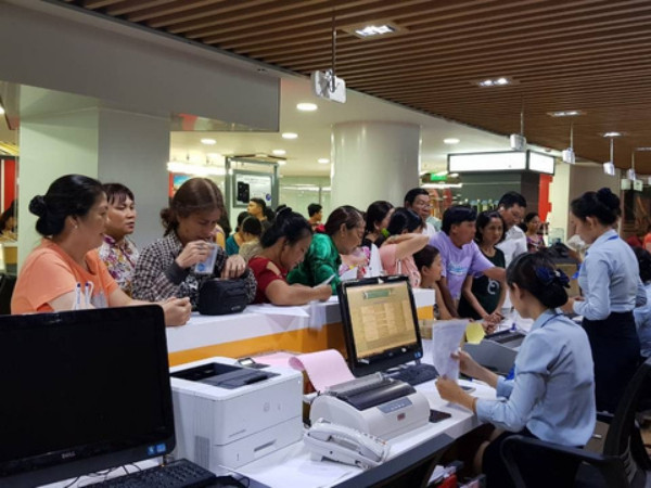 Khoá SIM chỉ sau 1 tin nhắn thông báo: Nhà mạng có phạm luật?