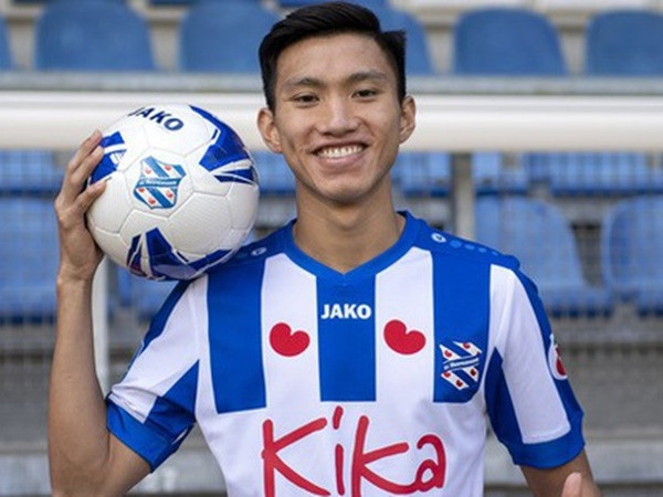 Văn Hậu lỡ dịp đối đầu với Ajax Amsterdam vì chậm visa