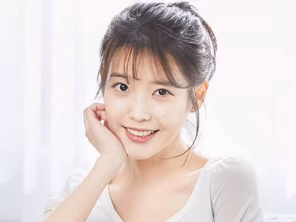 IU sẵn sàng trổ tài nấu nướng và ăn uống trong show thực tế mới