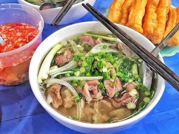 Cứ tưởng phở mặn chát là hỏng, hóa ra lại là đặc sản của phố Gầm Cầu - Hà Nội